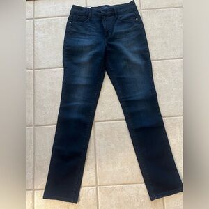 Bandolino Modern Straight Amy Jeans